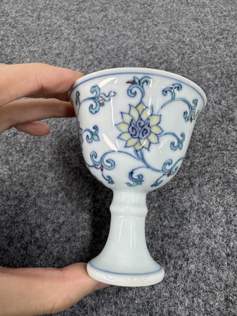 清康熙/雍正 鬥彩纏枝蓮紋高足杯 - 图5