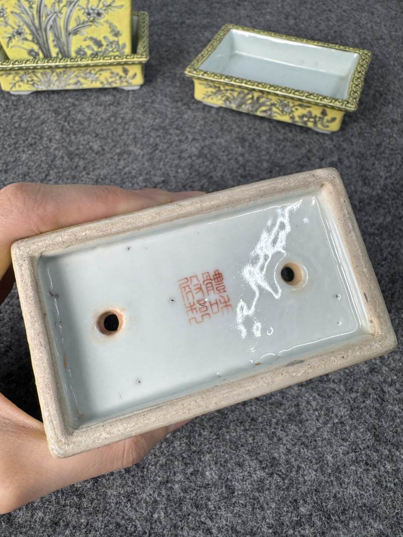 清光緒 黃地墨彩蘭紋長方小花盆帶奩一對 - 图12