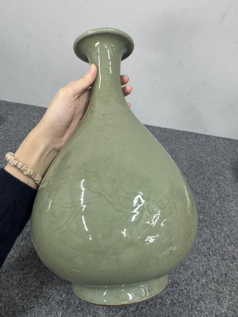 明早期 龍泉窯青釉「歲寒三友」玉壺春瓶 - 图4