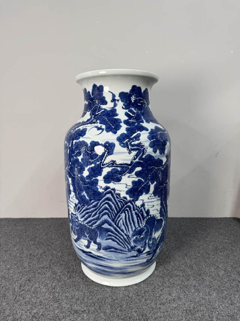清乾隆 青花瑞獸圖燈籠瓶 - 图6
