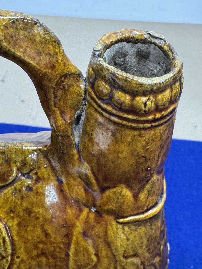褐黃釉模印妙音鳥持蓮紋皮囊壺 - 图8