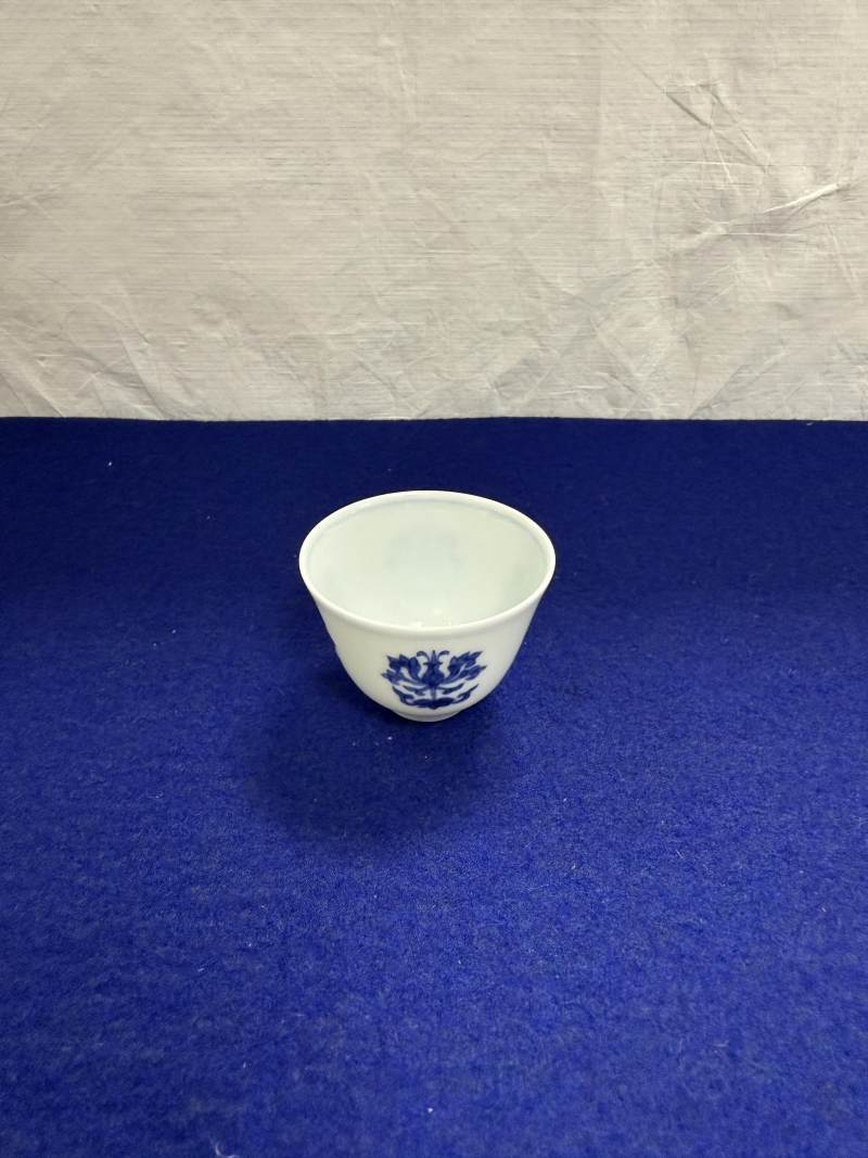 清雍正 青花蓮紋小杯一對 - 图3