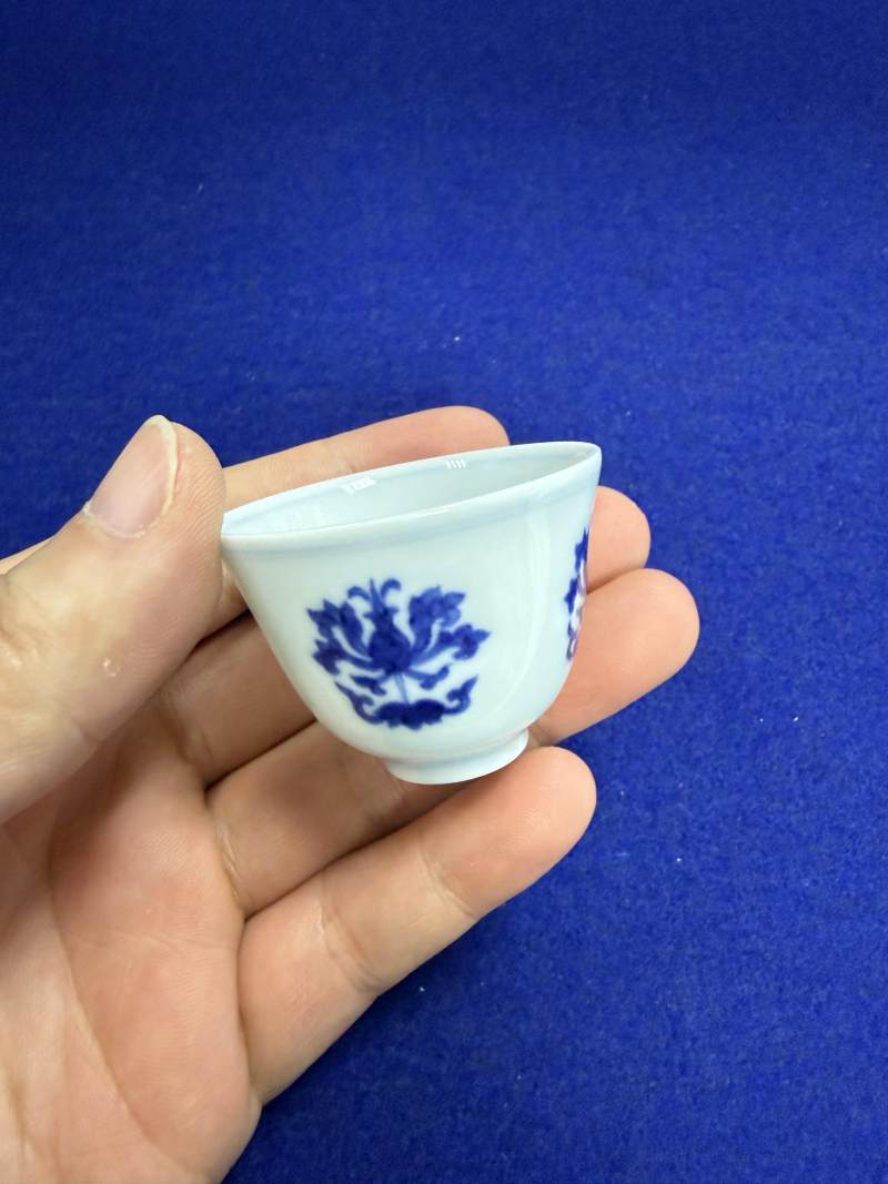 清雍正 青花蓮紋小杯一對 - 图4
