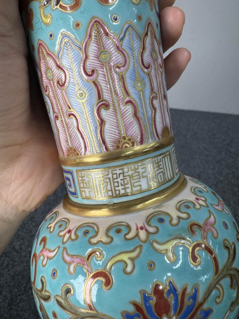 清乾隆 松石綠地粉彩八寶紋花觚 - 图7
