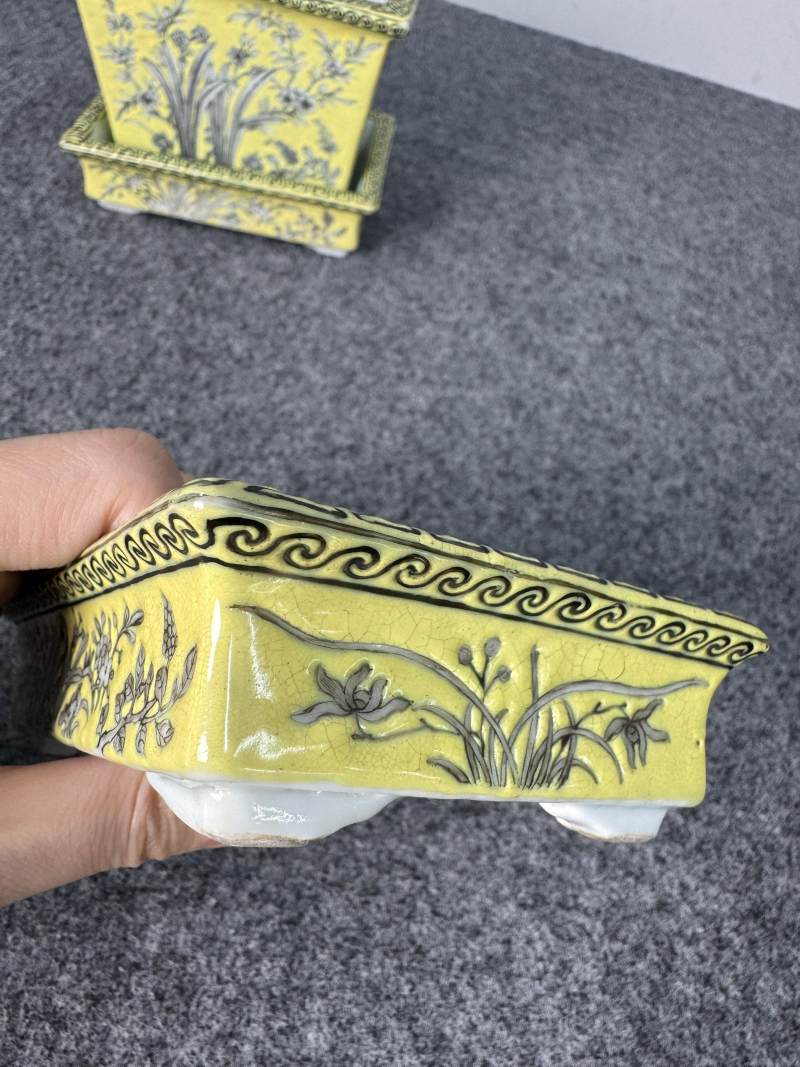 清光緒 黃地墨彩蘭紋長方小花盆帶奩一對 - 图15