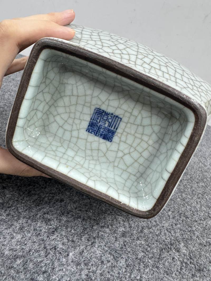 清乾隆 仿哥釉貫耳瓶 - 图8
