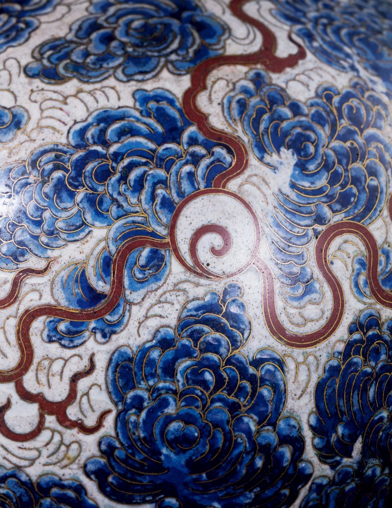 清雍正 铜胎掐丝珐琅仿青花釉里红云龙纹天球瓶 - 图4