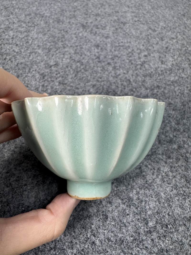 龍泉窯青釉菊瓣盞 - 图6