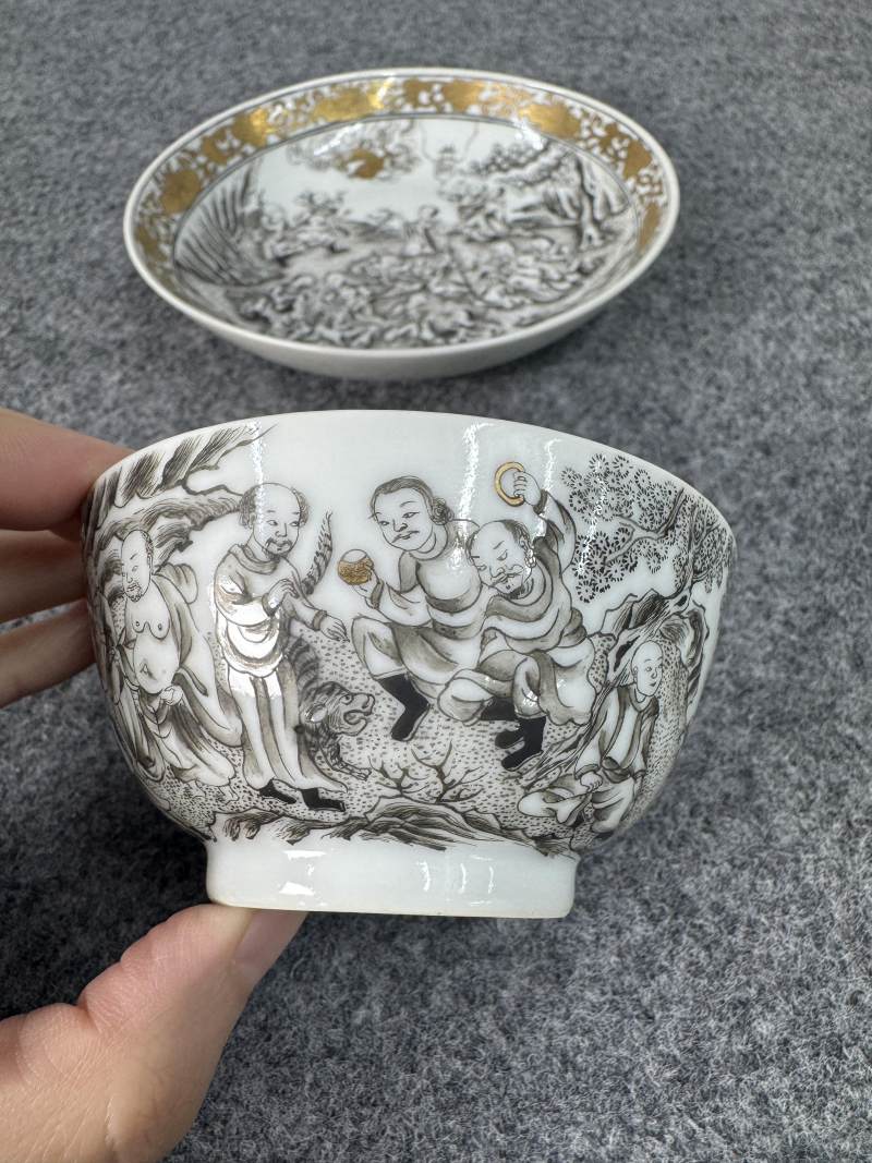 清雍正 墨彩描金羅漢圖盞及盞托一套 - 图4