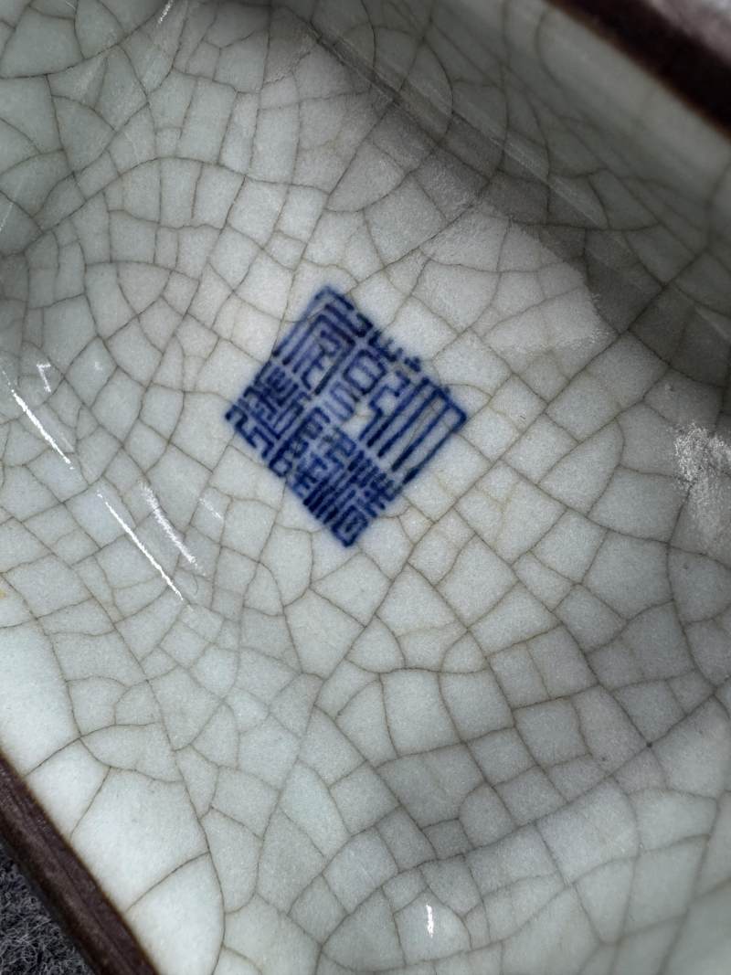 清乾隆 仿哥釉貫耳瓶 - 图9