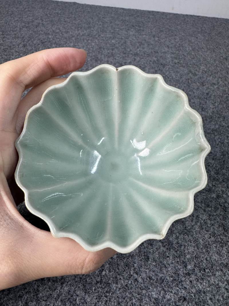 龍泉窯青釉菊瓣盞 - 图7