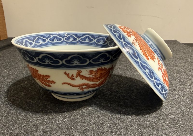 清道光 “退思堂製”款青花礬紅彩龍鳳紋蓋碗 - 图2