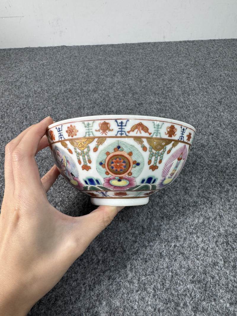 清道光 粉彩七珍八寶紋碗一對 - 图20