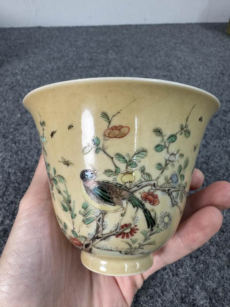 清康熙 米黃地五彩花鳥紋杯一對 - 图2