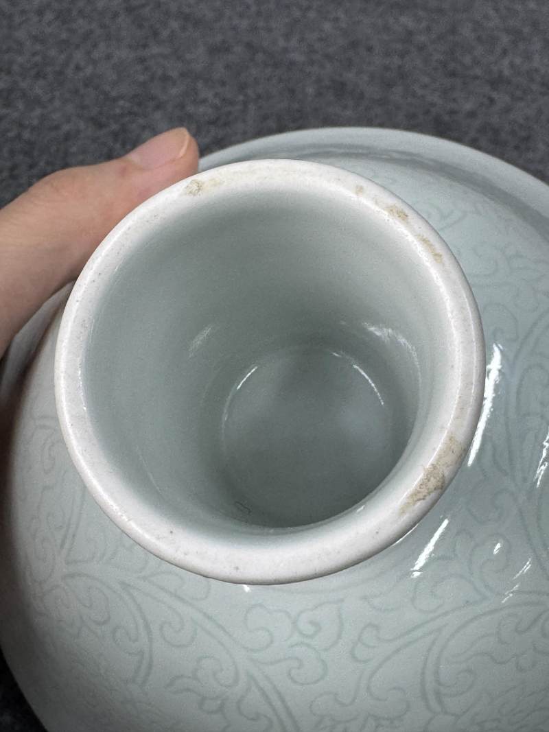 清乾隆 白釉暗刻蓮花紋高足杯 - 图13