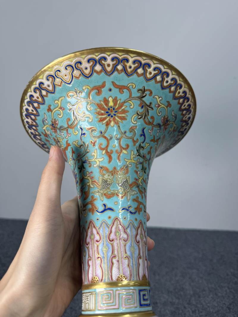 清乾隆 松石綠地粉彩八寶紋花觚 - 图13
