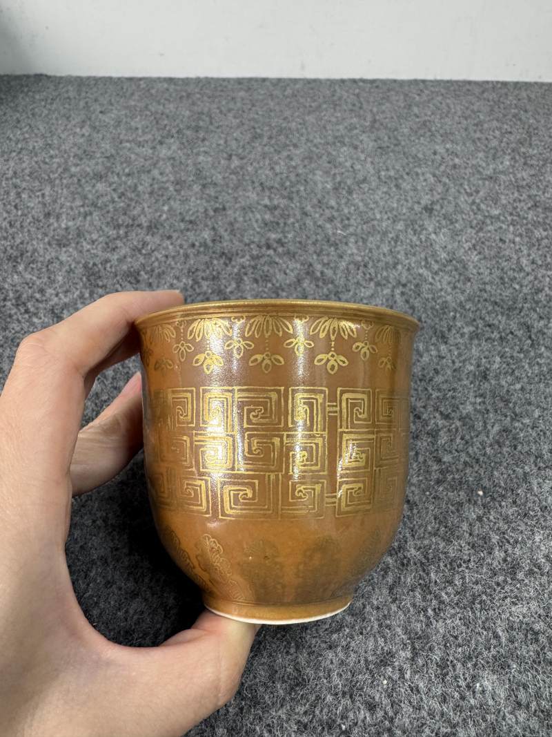 清道光 紫金釉描金拐子龍紋壽字杯 - 图3