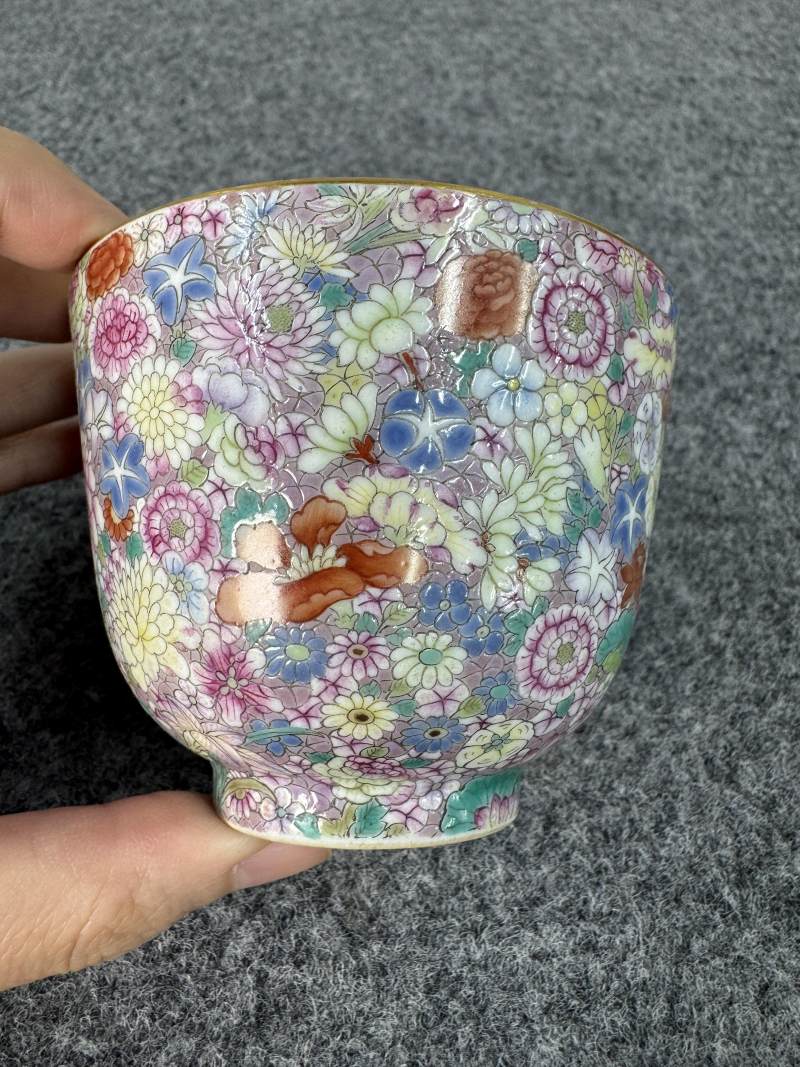 清乾隆 粉彩「百花不落地」杯 - 图3