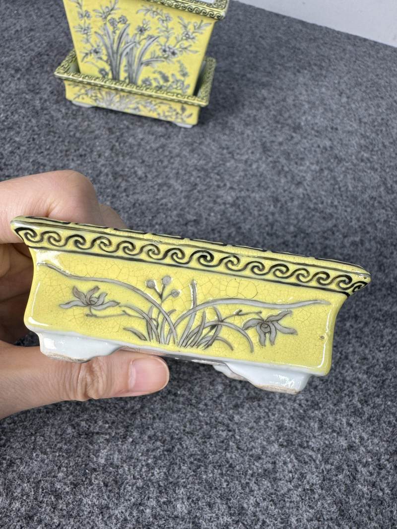 清光緒 黃地墨彩蘭紋長方小花盆帶奩一對 - 图16