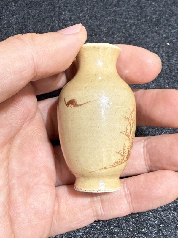 清乾隆米黃地赭彩高士圖小瓶 - 图4