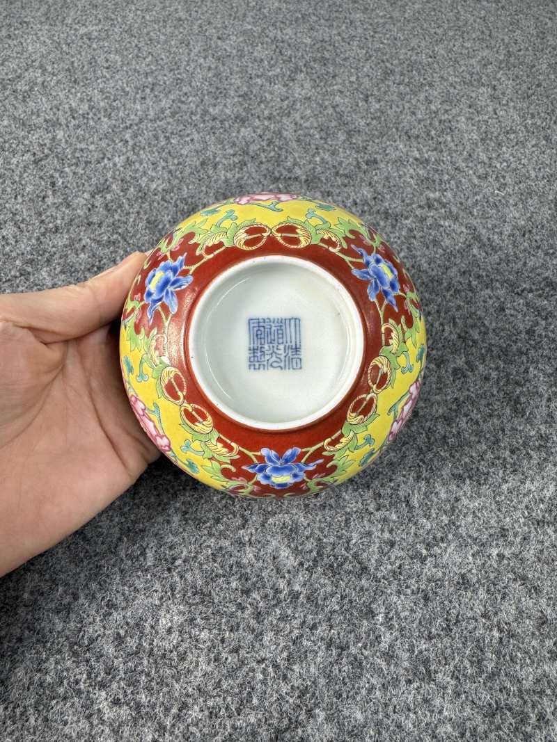 清道光 珊瑚紅地洋彩開光花卉紋碗 - 图14