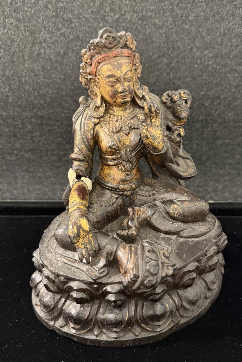 16世紀西藏紫檀漆金綠度母像 - 图2