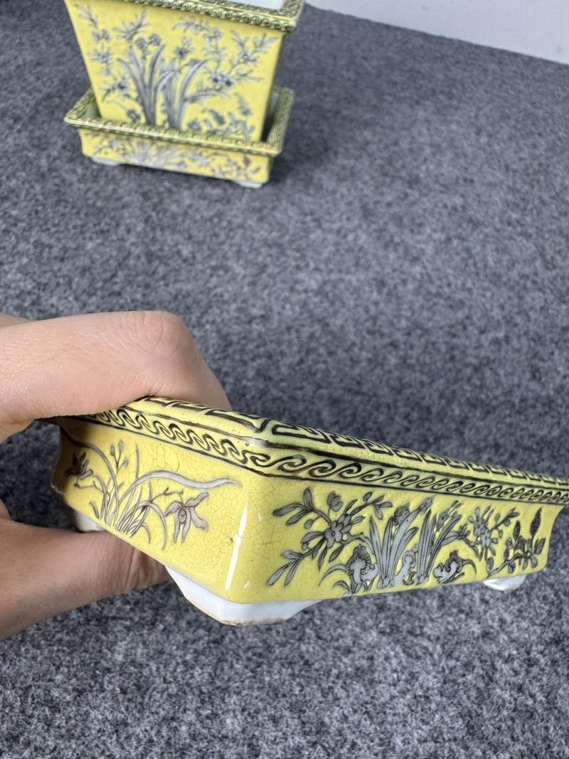 清光緒 黃地墨彩蘭紋長方小花盆帶奩一對 - 图17