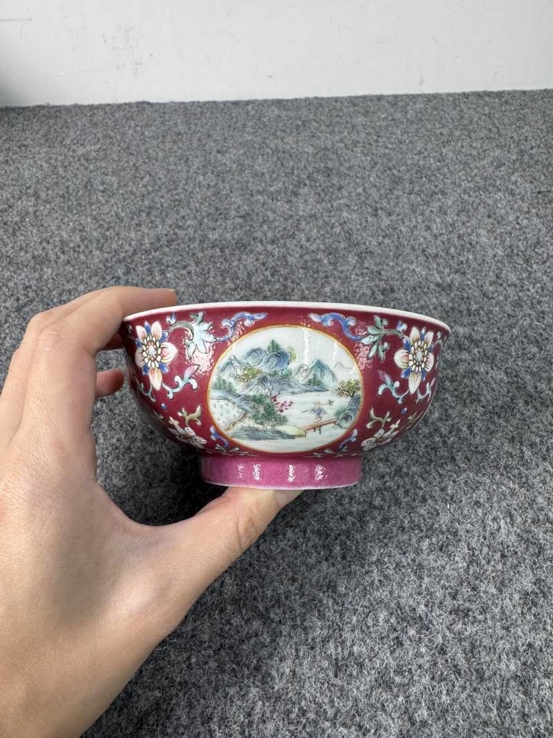 清道光 胭脂紅地粉彩開光山水圖碗 - 图4