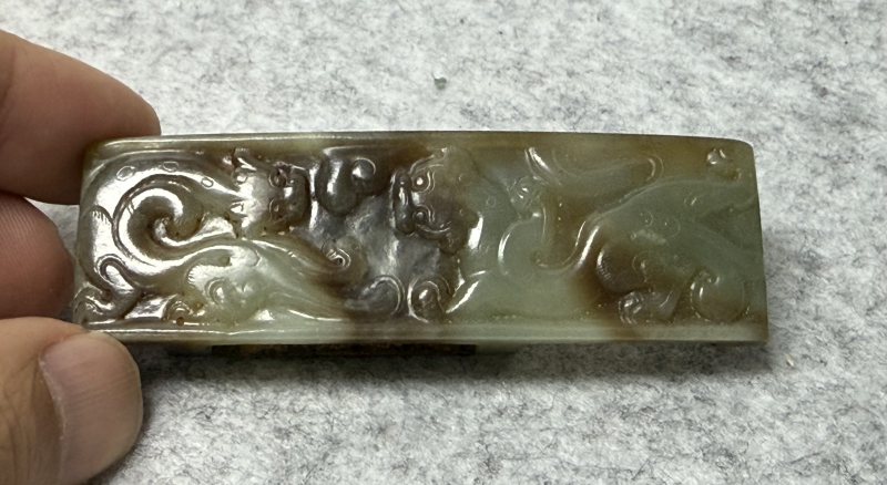 漢 青白玉雙螭龍紋劍璏 - 图2