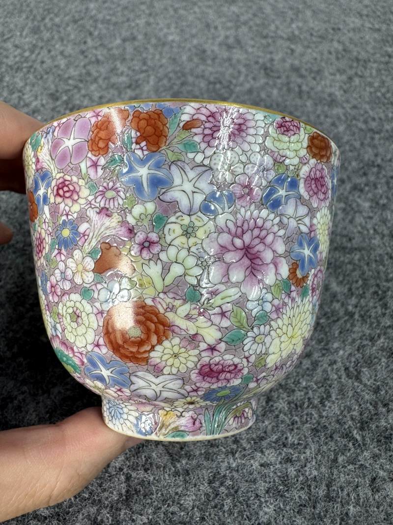 清乾隆 粉彩「百花不落地」杯 - 图5