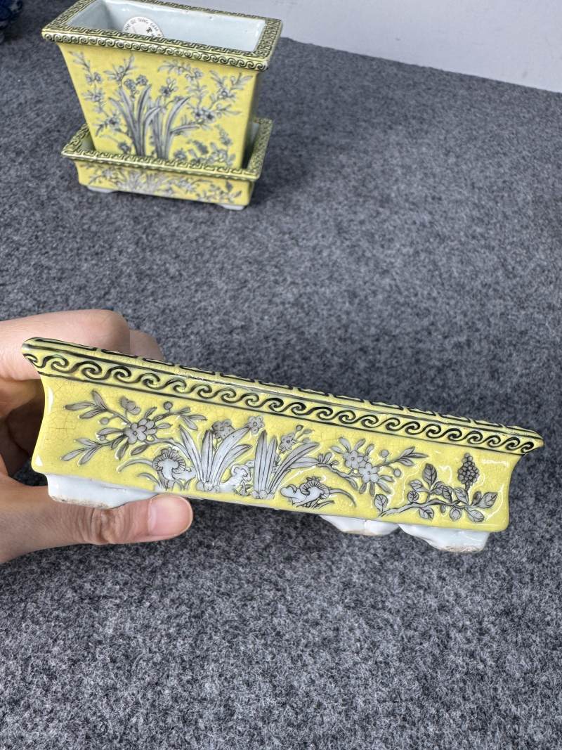 清光緒 黃地墨彩蘭紋長方小花盆帶奩一對 - 图18