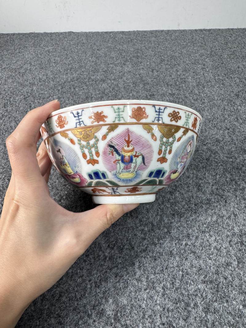 清道光 粉彩七珍八寶紋碗一對 - 图22
