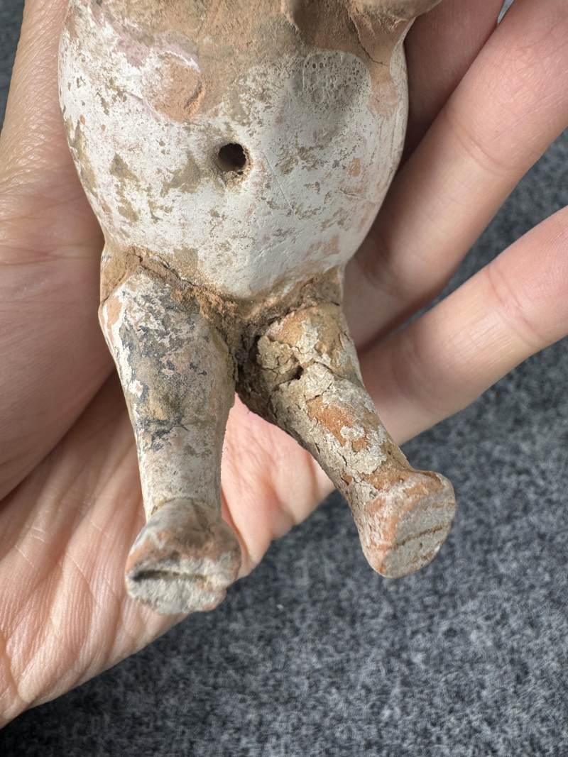 灰陶彩繪騎牛俑 - 图9