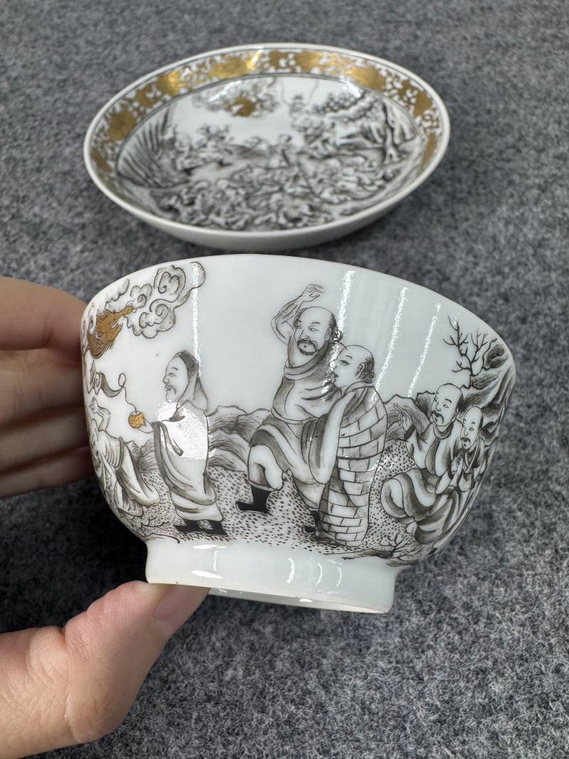 清雍正 墨彩描金羅漢圖盞及盞托一套 - 图6