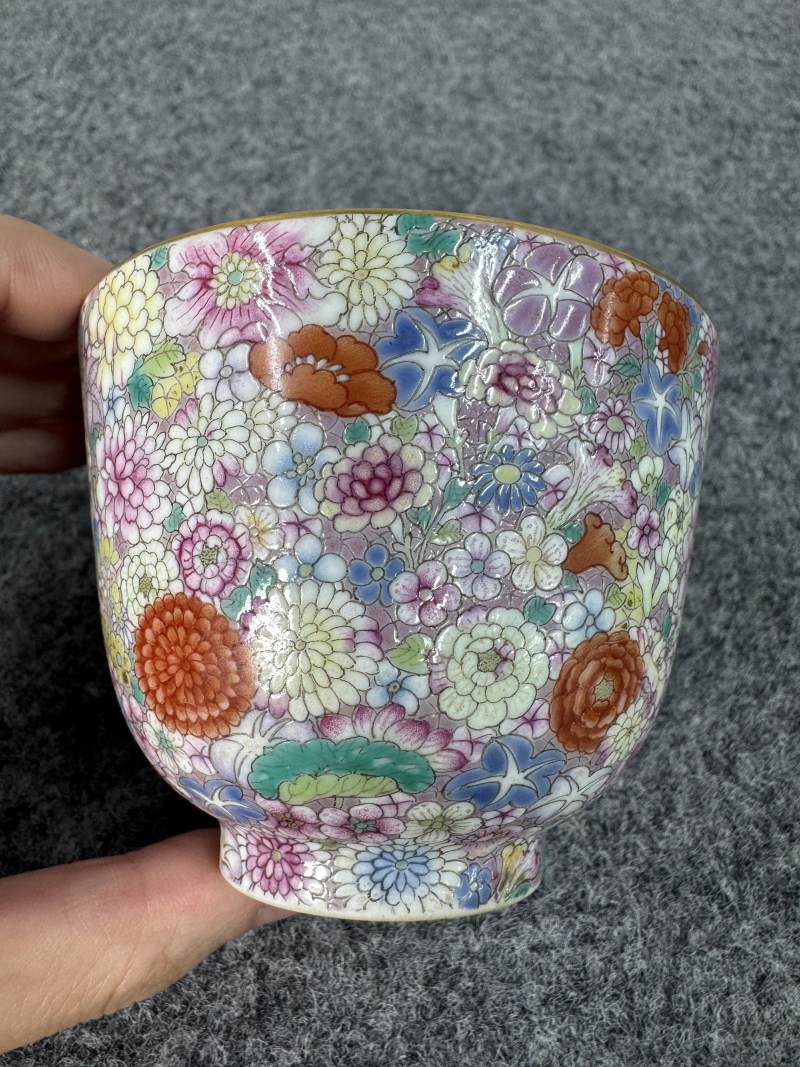 清乾隆 粉彩「百花不落地」杯 - 图6