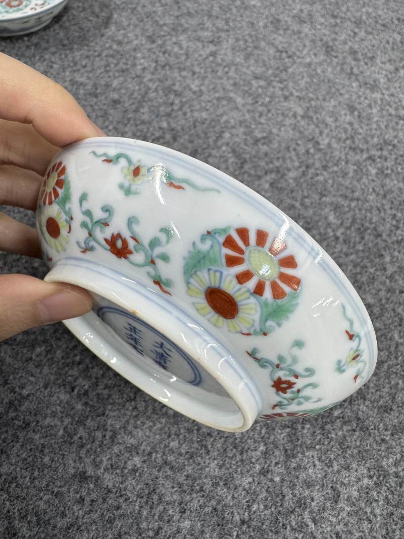 清雍正 鬥彩團菊紋盤一對 - 图14