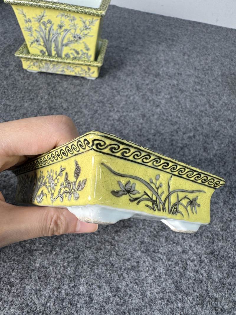 清光緒 黃地墨彩蘭紋長方小花盆帶奩一對 - 图19