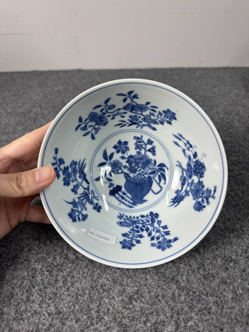 清道光 胭脂紅地洋彩軋道開光花卉紋碗 - 图15
