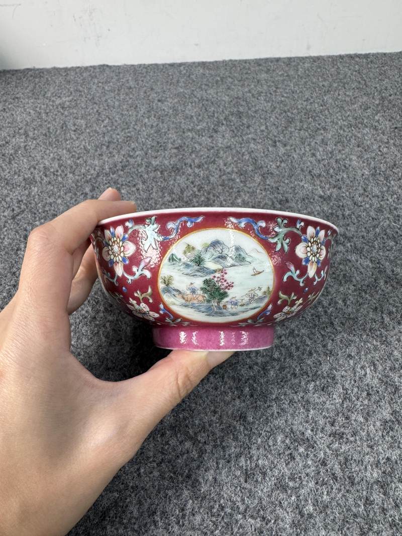 清道光 胭脂紅地粉彩開光山水圖碗 - 图6