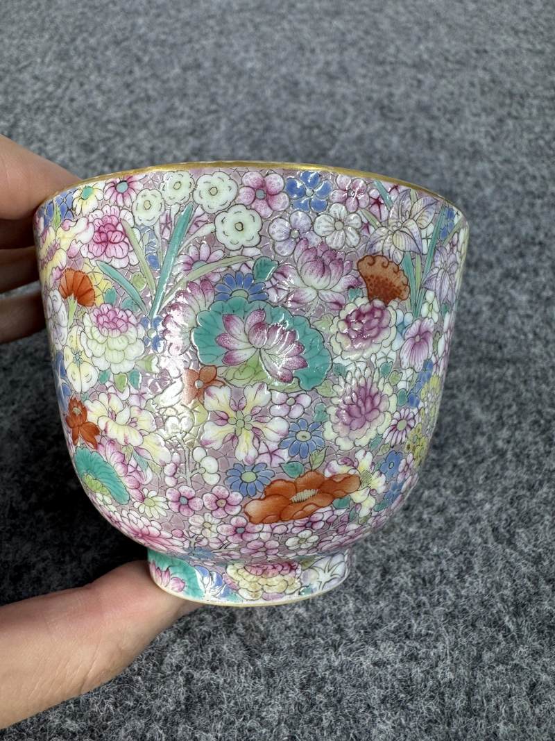 清乾隆 粉彩「百花不落地」杯 - 图8