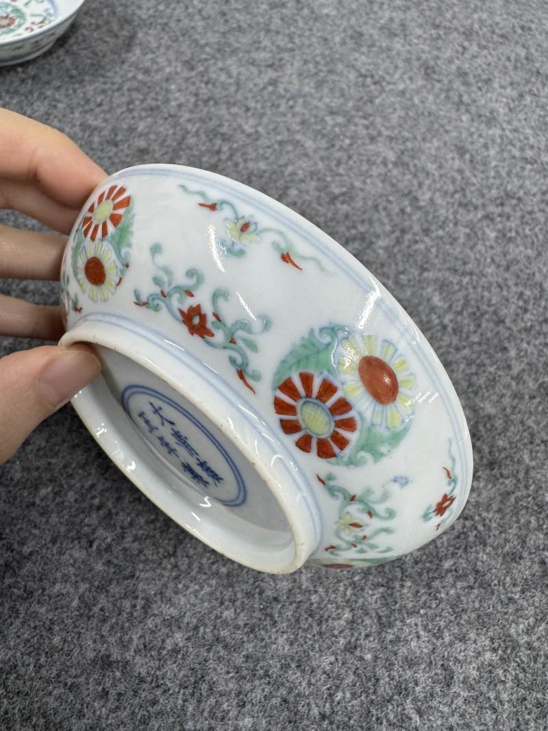 清雍正 鬥彩團菊紋盤一對 - 图15
