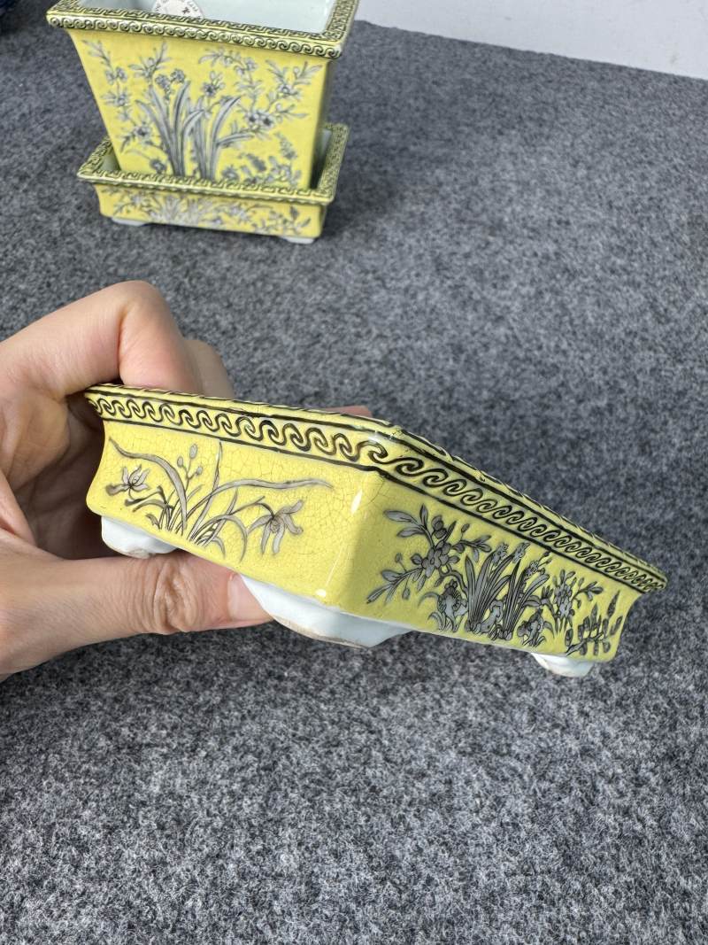清光緒 黃地墨彩蘭紋長方小花盆帶奩一對 - 图21
