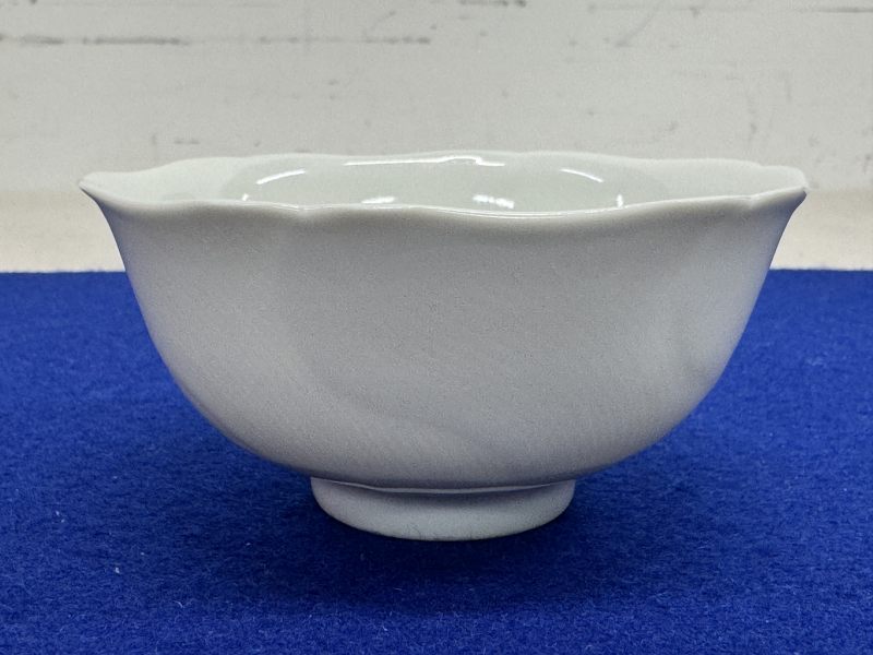 清雍正 白釉暗刻葵瓣杯 - 图4