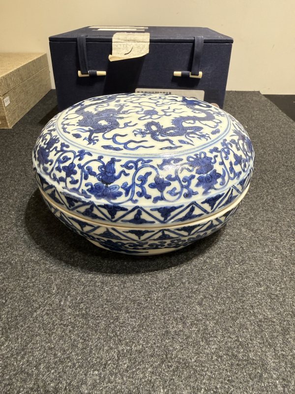 明萬曆 青花雙龍戲珠圖圓捧盒 - 图3