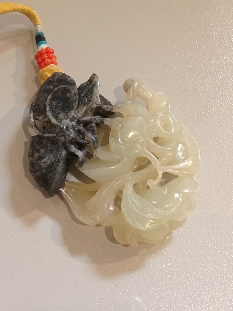 清中期  黑白玉鏤空巧雕蝶戀花佩 - 图2