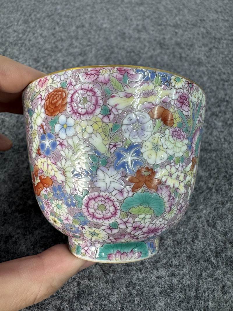 清乾隆 粉彩「百花不落地」杯 - 图9
