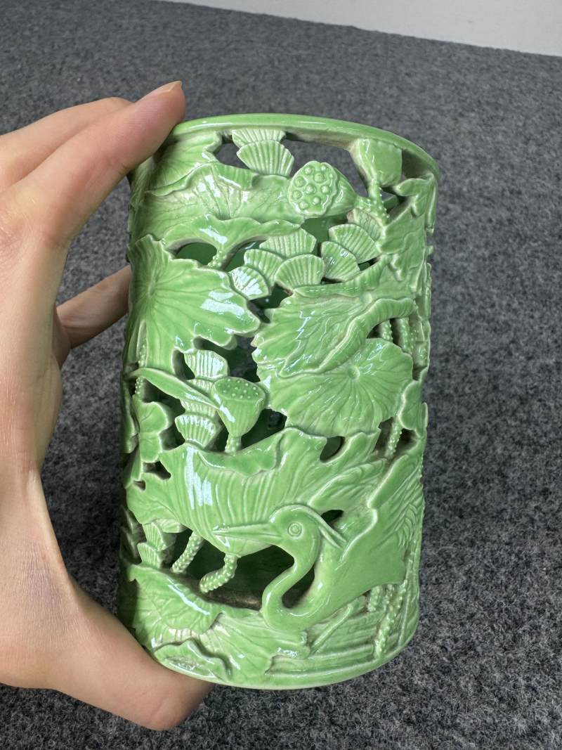 清道光 秋葵綠釉雕「一路連科」筆筒 - 图7