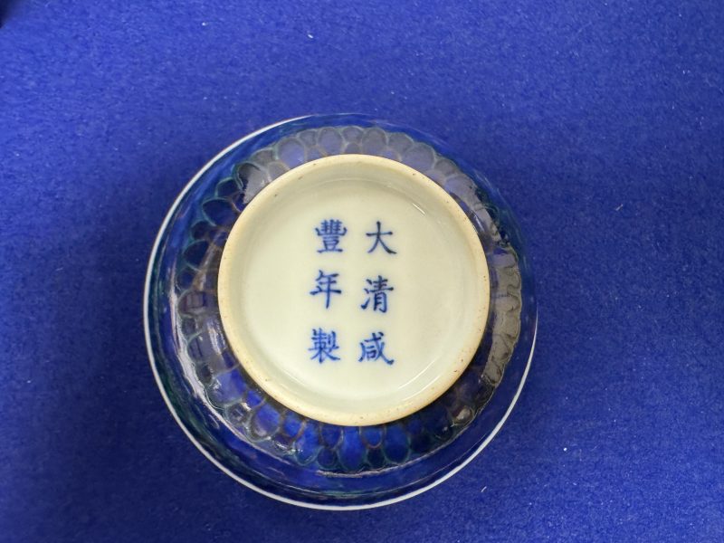 清咸豐 青花地紅綠彩龍紋碗一對 - 图24