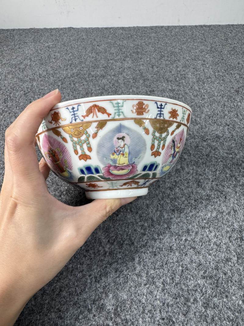 清道光 粉彩七珍八寶紋碗一對 - 图23