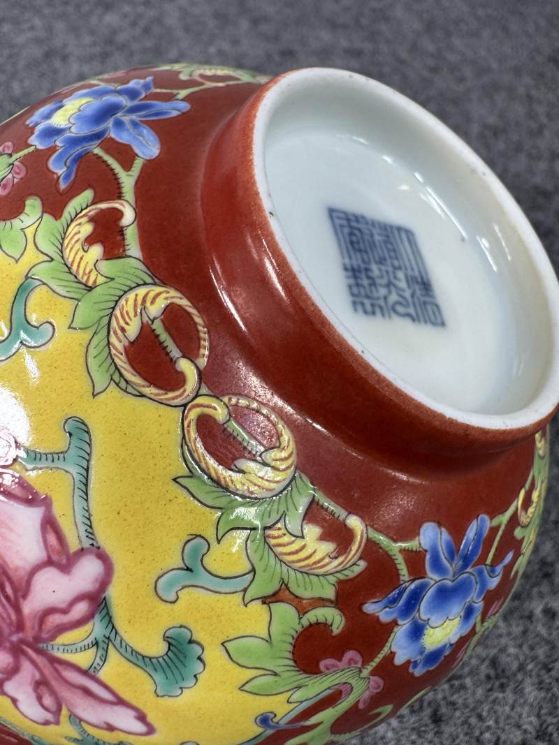 清道光 珊瑚紅地洋彩開光花卉紋碗 - 图16